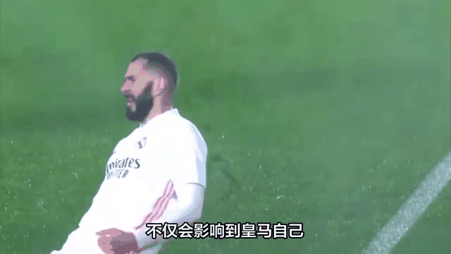包含本泽马赛前列队欢迎拜仁，尊重对手尽显风度！的词条